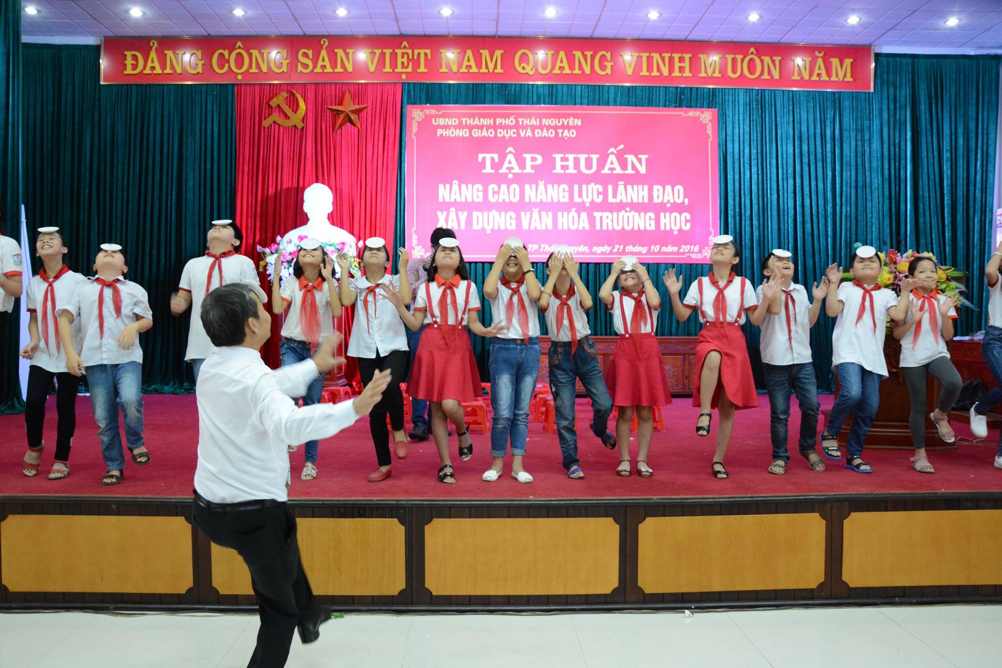Nâng cao năng lực lãnh đạo và xây dựng văn hóa trường học tại tỉnh Thái Nguyên